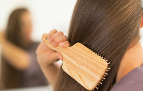 Gambar Awas, 8 Kebiasaan Ini Buat Rambut Makin Tipis!