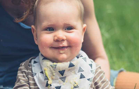 Gambar Bayi Muntah Setelah Anda Beri ASI? Normalkah?