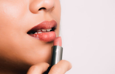 Gambar Bibir Kering saat Puasa? Cegah dengan 6 Cara Ini!