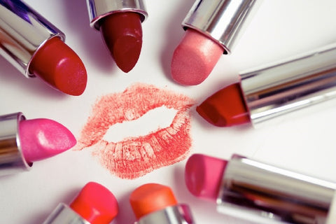 Gambar Cara Memilih Warna Lipstik untuk Bibir Hitam