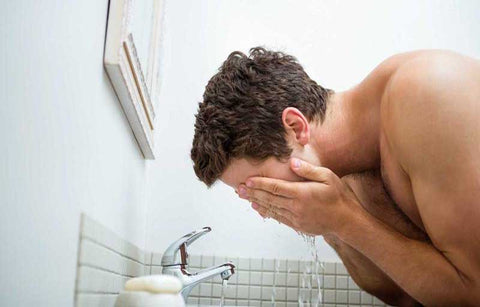 Gambar Muka Berjerawat? Atasi dengan Sebamed Clear Face Cleansing Bar