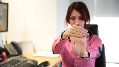 Gambar Gerakan Olahraga Ringan Yang Bisa Dilakukan di Kantor