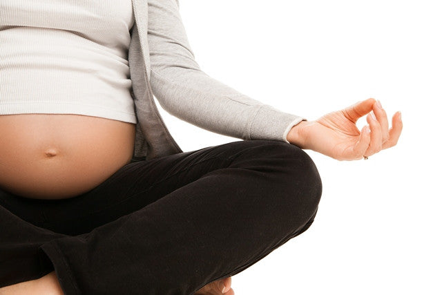 Manfaat Prenatal Yoga Bagi Ibu Hamil | FAVO