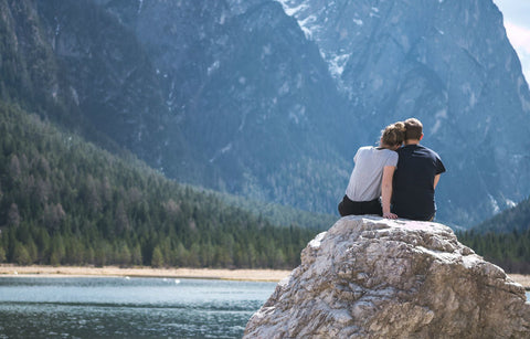 Gambar 10 Ide Romantis Untuk Dilakukan Saat Honeymoon