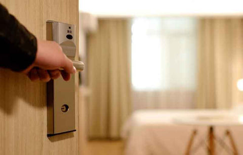 Gambar 5 Tips Memilih Penginapan yang Budget-Friendly