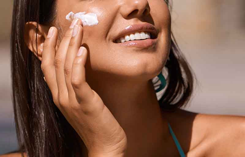6 Kekeliruan Mengaplikasikan Sunscreen Ini Ternyata Sering Anda Lakukan, Lho!