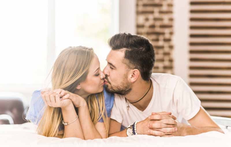 7 Posisi Seks Ini Bisa Bikin Pria Lebih Tahan Lama!