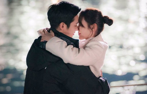 Gambar Apa yang Terjadi saat Anda Berpelukan dengan Pasangan?