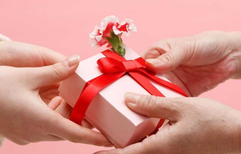 AsmaraKu Survei: Tren Belanja Kado Valentine di Indonesia