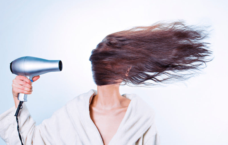 Awas, Hindari 8 Kesalahan Mengeringkan Rambut Ini!