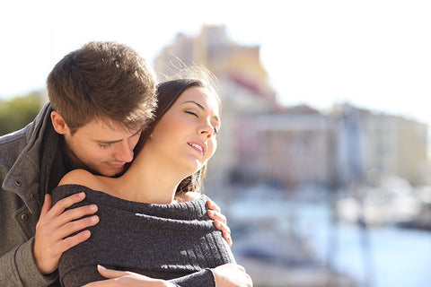 Gambar Benarkah Aroma Alami Wanita Lebih Menggoda Daripada Parfum?