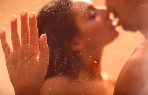 Gambar Bercinta di Kamar Mandi Jadi Lebih Panas dengan 7 Posisi Ini!