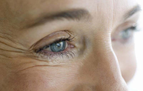 Gambar Cegah Kerutan di Mata dengan 5 Langkah Efektif Ini