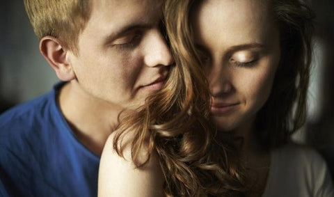 Gambar Parfum Feromon Ampuh Meningkatkan Gairah?