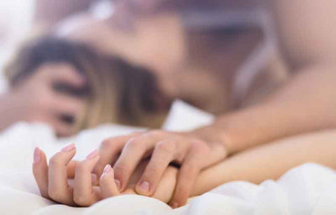 Gambar Duh, Bagaimana Ya Cara Beri Tahu Si Dia Tentang Fantasi Seks Kita?