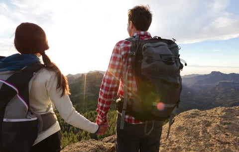 Gambar Gunung VS Pantai, Destinasi Bulan Madu yang Mana Pilihan Anda?