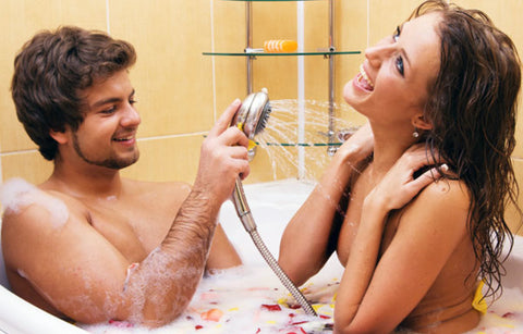 Gambar Ingin Bercinta di Kamar Mandi? Begini 6 Cara yang Benar