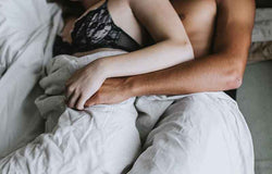 Ingin Tahan Lama di Ranjang Bersama Pasangan? Coba 5 Posisi Seks Ini!