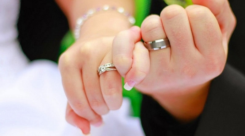 Jaga Hubungan Suami Istri Tetap Harmonis dengan Cara-Cara Ini!