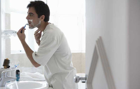 Gambar Makin Sukses Pria, Makin Bertambah Mata Pisau Cukurnya?