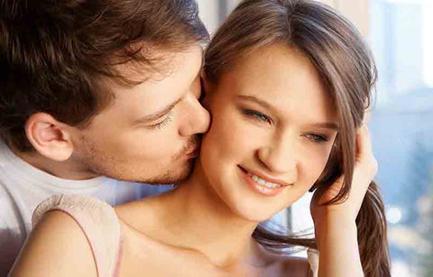 Gambar Oohlala, Ini Dia 6 Cara Seksi Meninggalkan Hickey di Kulit Pasanganmu!