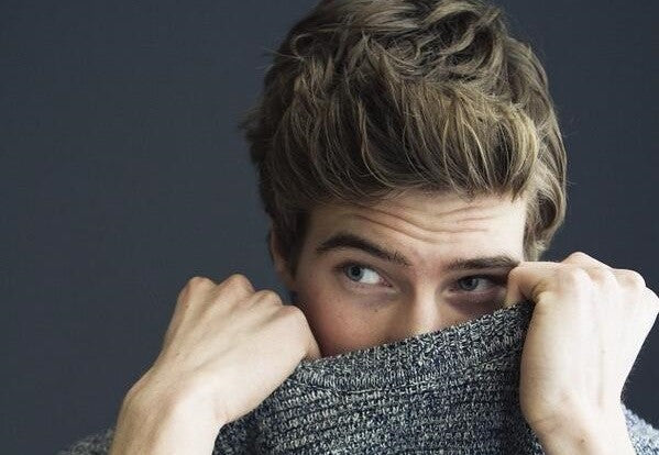 Trik Menaklukkan Pria Pemalu