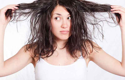 Gambar Rambut Lepek Tidak Sempat Keramas? Lakukan 4 Cara Jitu Ini!