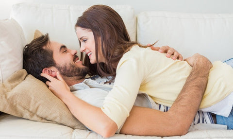 Gambar So Hot! Posisi Seks Untuk Bercinta di Sofa