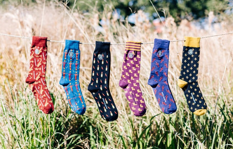 Gambar Tampil Berani dengan Kaos Kaki Warna-Warni? Ini Panduannya, Guys!