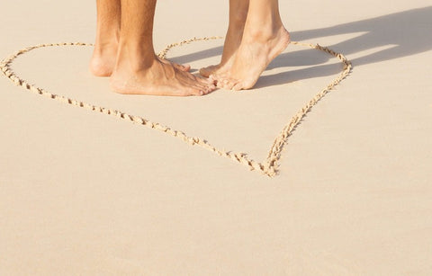 Gambar Tiny Moon : Tren Baru Bulan Madu Romantis