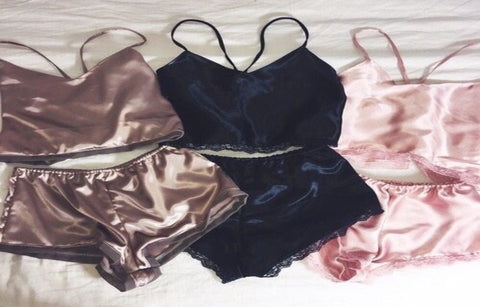 Gambar Tips Mengenakan Lingerie Jenis Kamisol