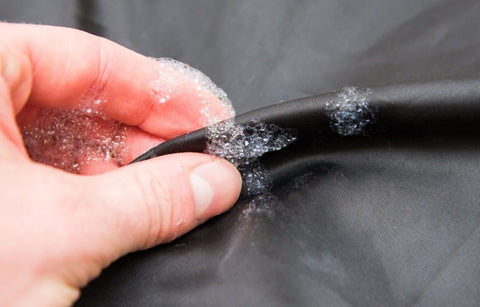 Gambar Tips Menghilangkan Noda dari Lingerie Sutra