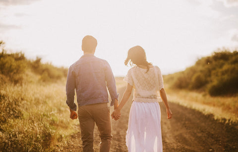 Gambar 8 Tips Menjaga Romantisme Setelah Fase Bulan Madu Usai