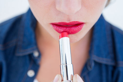 Gambar Trik Pintar Pakai Lipstik untuk Penampilan Makin Sempurna