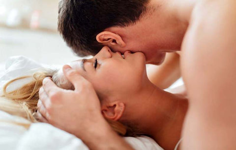 Gambar 5 Posisi Seks Terbaik untuk Anda yang Lagi Malas Gerak