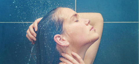 Gambar Cara Mencuci Rambut dengan Baik dan Benar